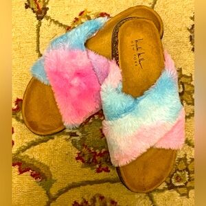 Nicole Miller New York Tie Dye Look Faux Fur Crossover Cork Sole Slides Size 9